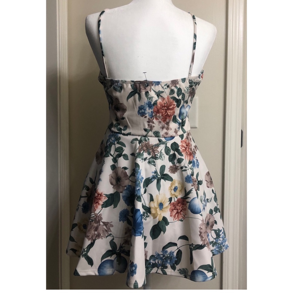 Floral Romper - Picture 2 of 3